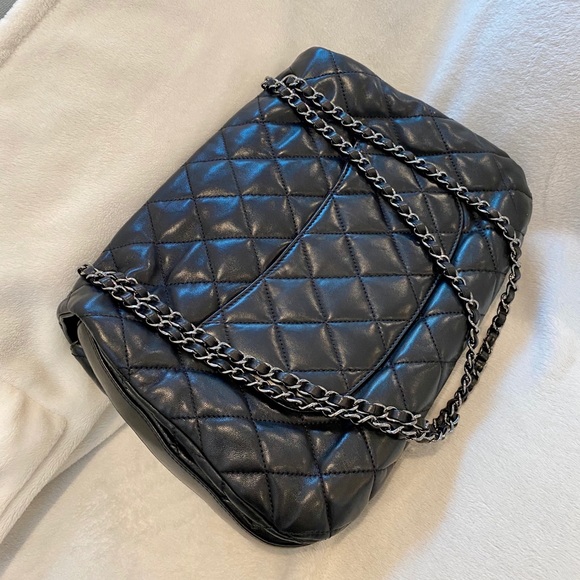 💓Sold💓Large Chanel Square Flap - Picture 3 of 16